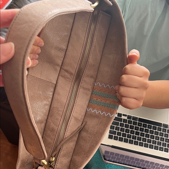 Like new Tan Suede Hobo Shoulder Bag - Picture 5 of 16